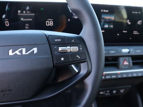 New 2025 Kia K4 LXS image 28