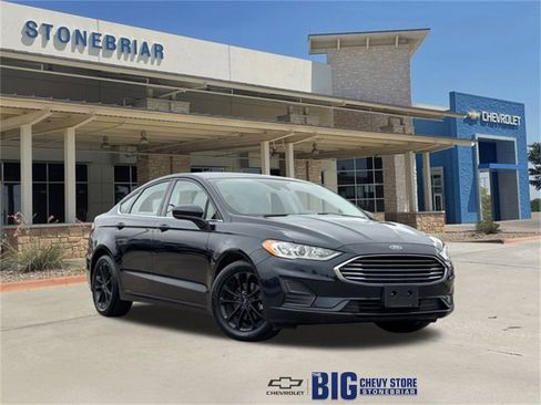 Used 2020 Ford Fusion SE image 1