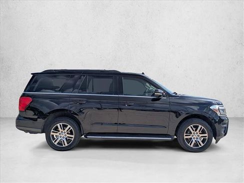 Used 2022 Ford Expedition XLT RWD image 4