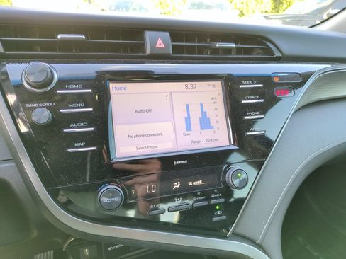 Used 2020 Toyota Camry SE FWD image 9