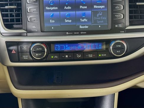 Used 2017 Toyota Highlander Limited w/ Carpet Mat Package AWD/4WD image 16