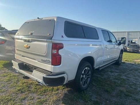 Used 2025 Chevrolet Silverado 1500 High Country w/ Technology Package AWD/4WD image 4