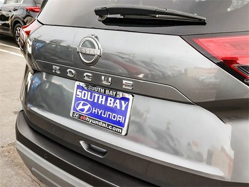 Used 2023 Nissan Rogue S image 7