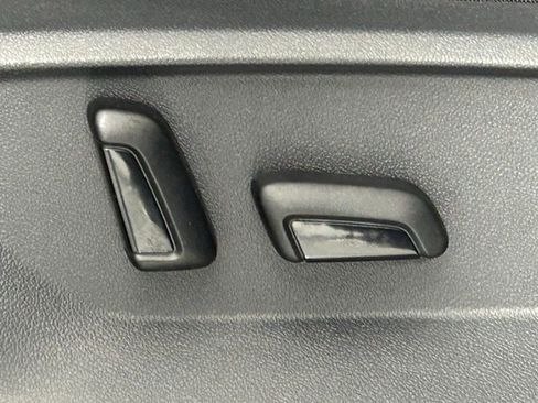 Used 2022 Volkswagen Tiguan SEL R-Line image 11