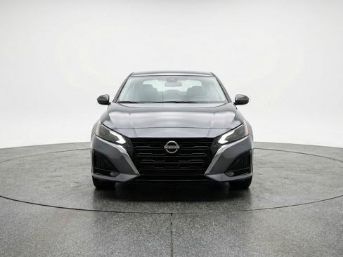 Used 2025 Nissan Altima 2.5 SV image 2