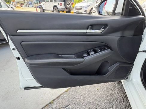 Used 2023 Nissan Altima 2.5 SV FWD image 22