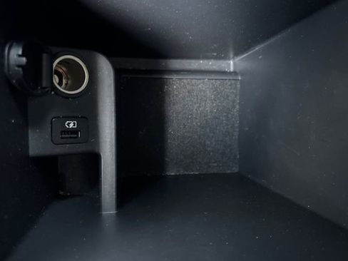 Used 2018 Nissan Rogue SV image 33