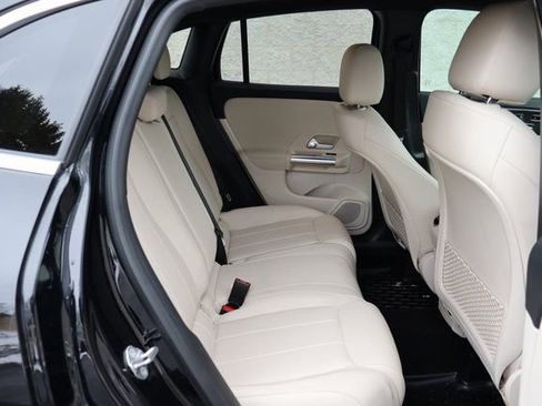 Used 2023 Mercedes-Benz GLA 250 4MATIC image 32