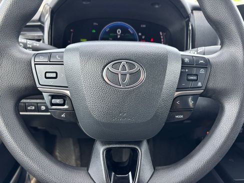 Used 2025 Toyota Camry LE FWD image 25