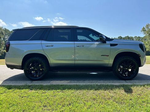 Used 2024 GMC Yukon AT4 w/ Technology Package AWD/4WD image 4