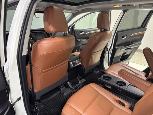 Used 2019 Toyota Highlander Limited Platinum AWD/4WD image 29