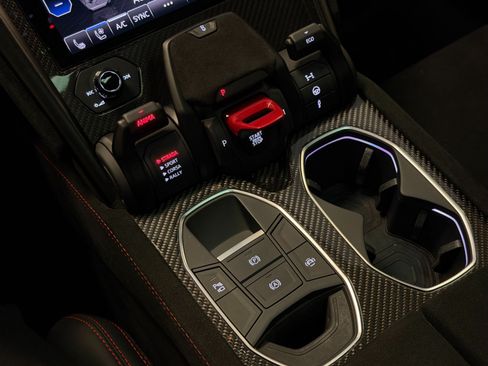 Used 2023 Lamborghini Urus Performante AWD/4WD image 31