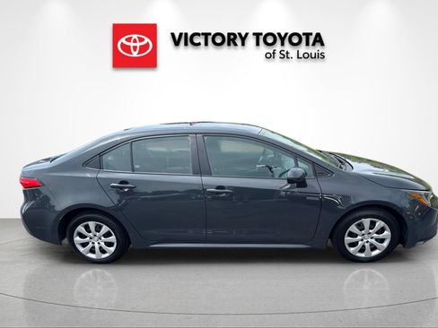 Used 2025 Toyota Corolla LE FWD image 2