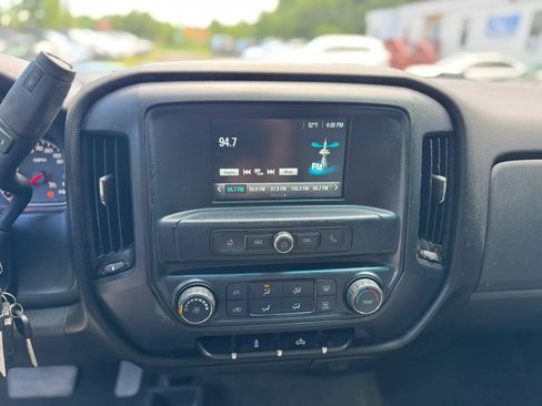Used 2018 Chevrolet Silverado 1500 Custom w/ Custom Value Package AWD/4WD image 14