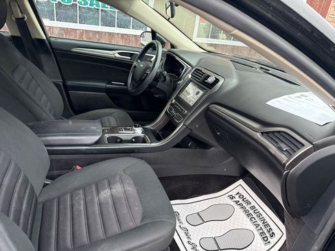 Used 2017 Ford Fusion SE w/ Fusion SE Technology Package FWD image 11