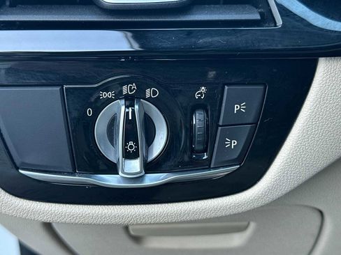 Used 2019 BMW 530i w/ Convenience Package image 33