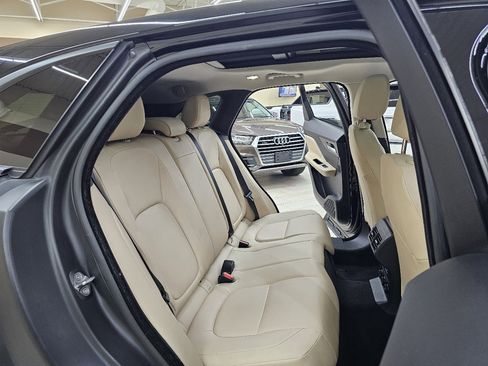 Used 2017 Jaguar F-PACE Premium image 23