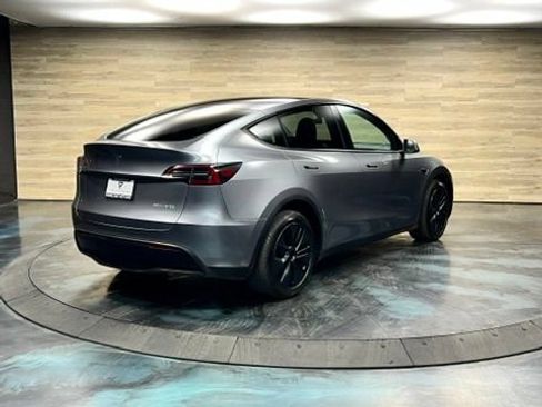 Used 2025 Tesla Model Y Long Range AWD/4WD image 24