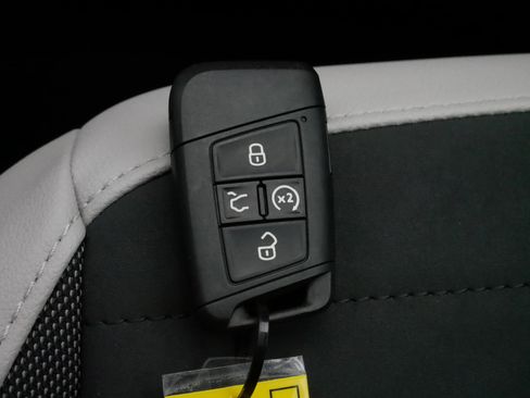 Used 2025 Volkswagen Taos SE image 28