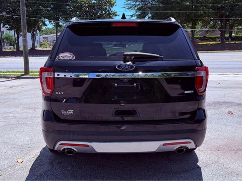 Used 2017 Ford Explorer XLT w/ Equipment Group 202A AWD/4WD image 7