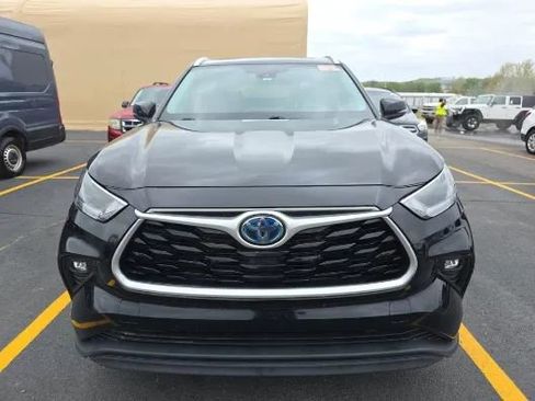 Used 2021 Toyota Highlander XLE image 6