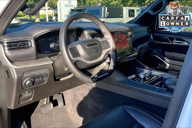 Used 2024 Jeep Wagoneer L Series III w/ Flexible Seating Group AWD/4WD image 14