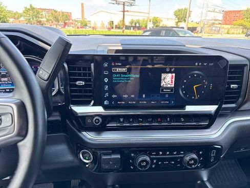 Used 2025 Chevrolet Silverado 2500 High Country w/ High Country Premium Package AWD/4WD image 17