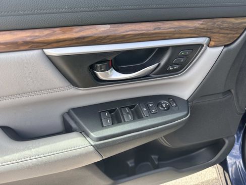 Used 2018 Honda CR-V Touring image 18