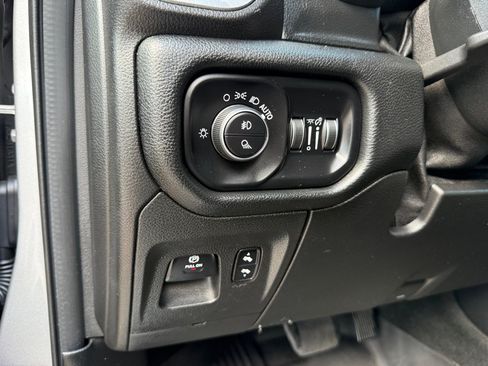 Used 2020 RAM 1500 Laramie w/ Sport Appearance Package AWD/4WD image 25