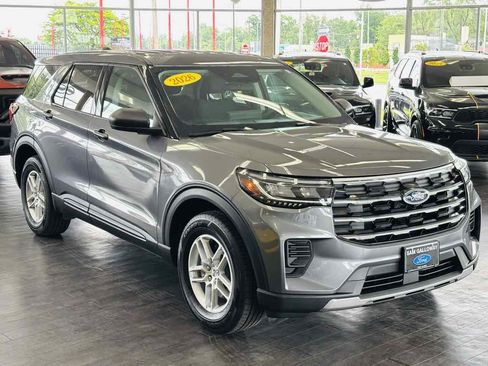 Used 2026 Ford Explorer Active AWD/4WD image 1