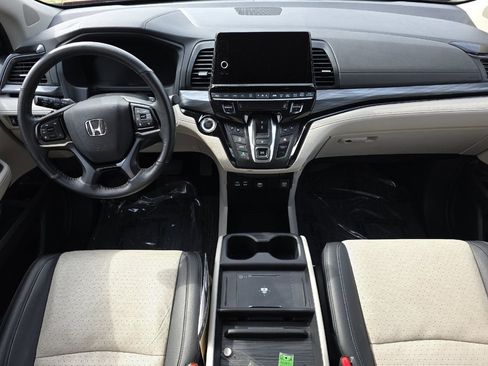 Used 2025 Honda Odyssey Elite image 13