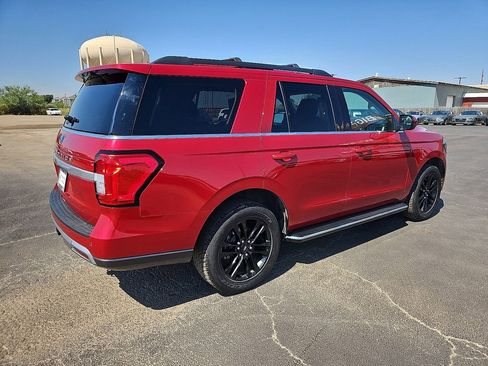 Used 2022 Ford Expedition XLT image 8