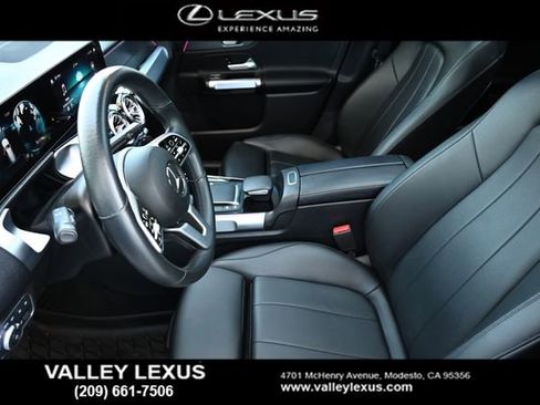Used 2021 Mercedes-Benz GLB 250 4MATIC image 9
