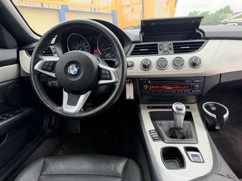 Used 2011 BMW Z4 sDrive30i RWD image 17