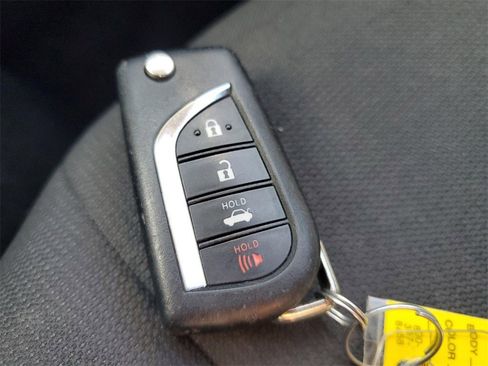 Used 2022 Toyota Corolla LE image 30