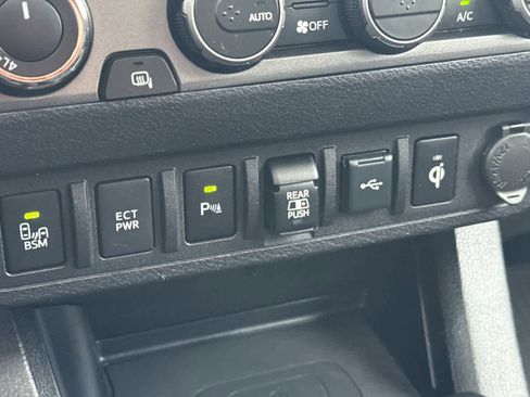 Used 2020 Toyota Tacoma TRD Off-Road image 28