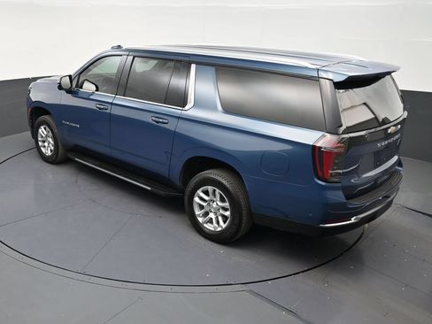 Used 2025 Chevrolet Suburban LS RWD image 16