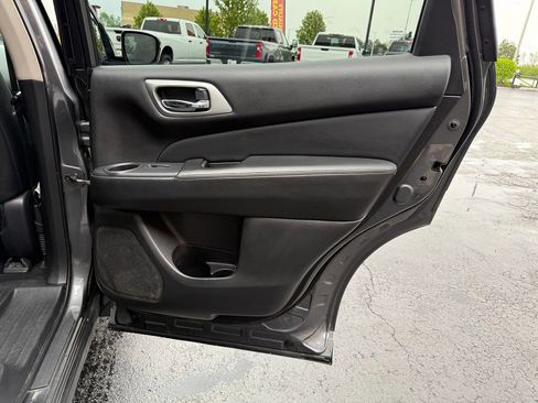 Used 2020 Nissan Pathfinder S FWD image 24