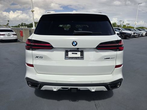 New 2026 BMW X5 xDrive40i w/ M Sport Package AWD/4WD image 4