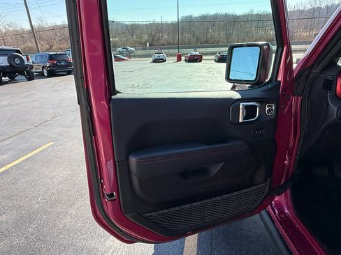 Used 2022 Jeep Wrangler Unlimited Rubicon w/ Xtreme Recon 35" Tire Package image 13