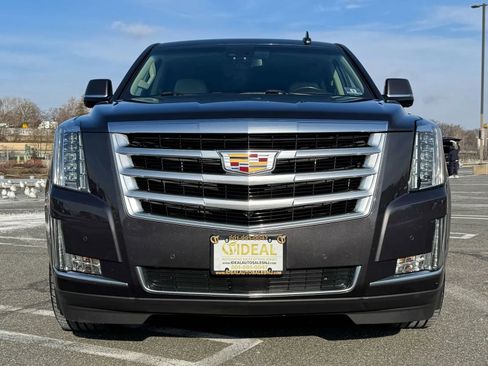 Used 2017 Cadillac Escalade Premium Luxury image 2