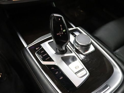 Used 2020 BMW 740i image 31