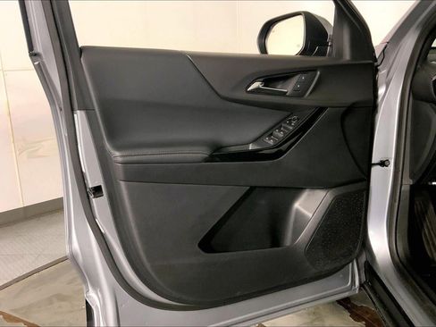 Used 2025 Chevrolet Equinox LT image 24