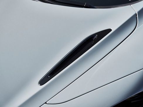 Used 2026 McLaren 750S Spider RWD image 9