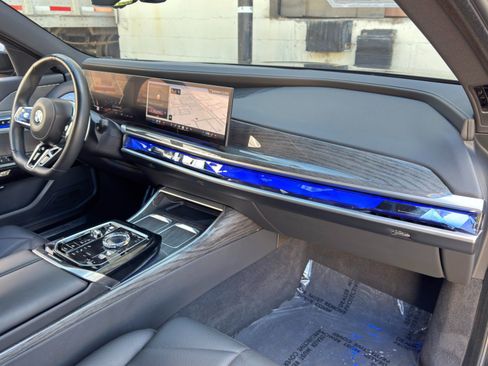 Used 2023 BMW 740i RWD image 15