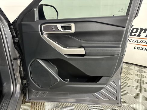 Used 2024 Ford Explorer XLT RWD image 27
