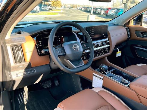 New 2026 Nissan Pathfinder Platinum image 8