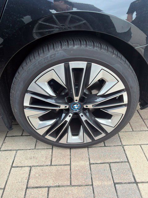 Used 2024 BMW i5 eDrive40i w/ Premium Package RWD image 7