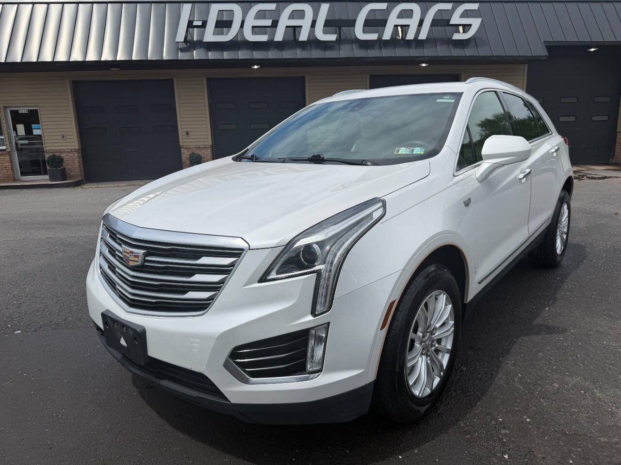 Used 2017 Cadillac XT5 FWD image 1