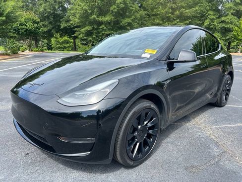Used 2024 Tesla Model Y 2WD image 65